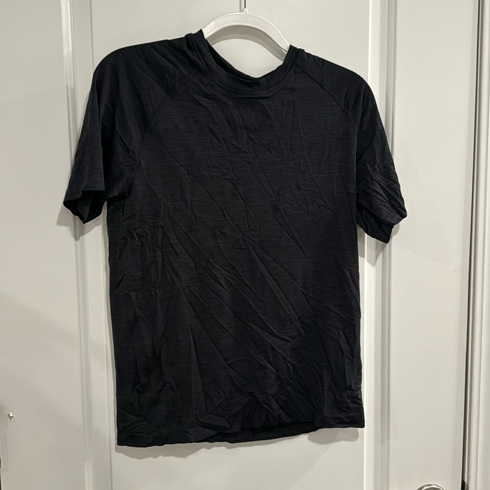 NWT Men’s Rhone Reign Tech Workout Shirt black size S